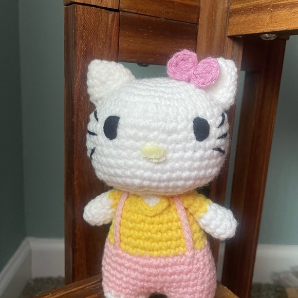 Crocheted Hello Kitty - Picture 3 of 3